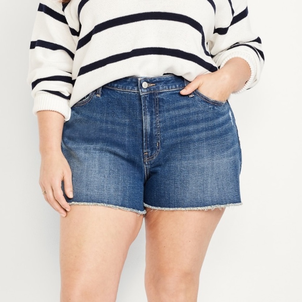 Old Navy Women’s Curvy High-Waisted OG Jean Cut-Off Shorts - Size: 22